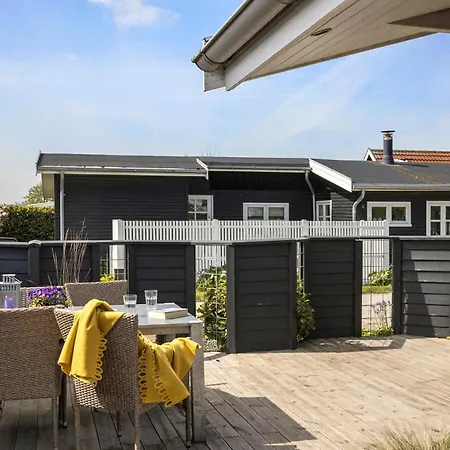 بيت للعطل 2 Bedroom Stunning In